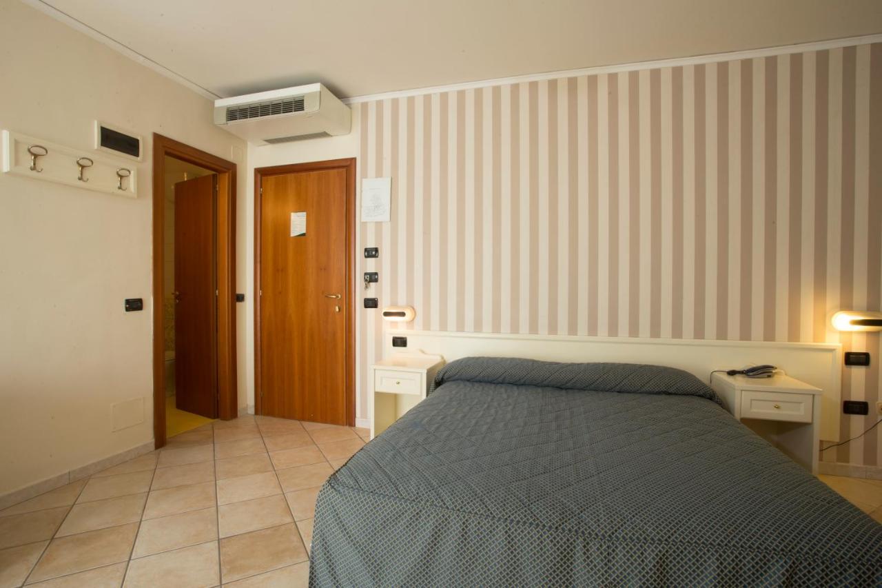 Hotel Villa Serena Castellammare di Stabia Kültér fotó
