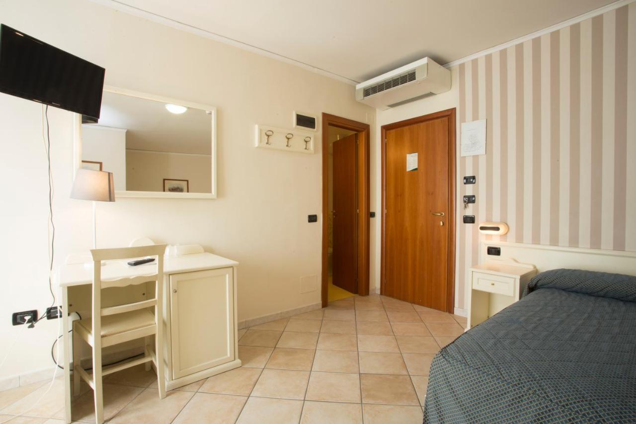 Hotel Villa Serena Castellammare di Stabia Kültér fotó
