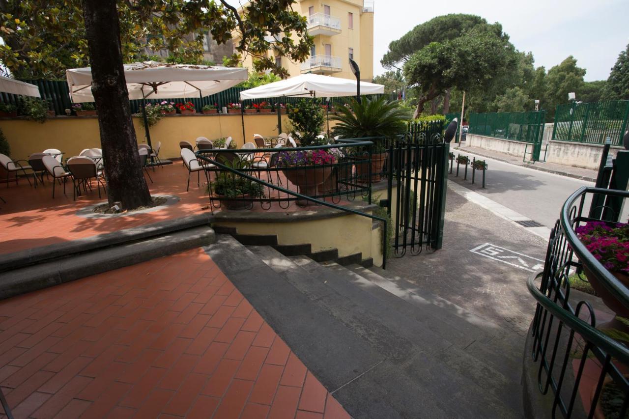 Hotel Villa Serena Castellammare di Stabia Kültér fotó