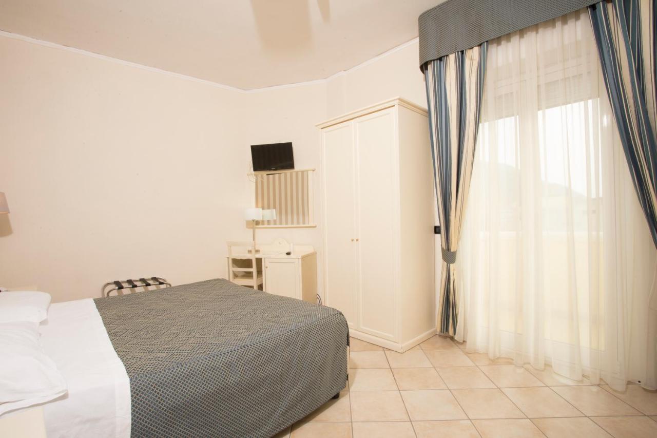 Hotel Villa Serena Castellammare di Stabia Kültér fotó