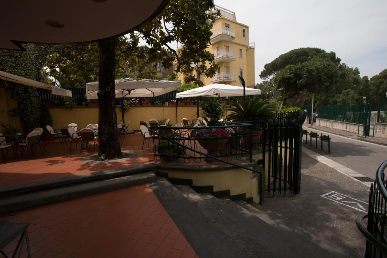 Hotel Villa Serena Castellammare di Stabia Kültér fotó