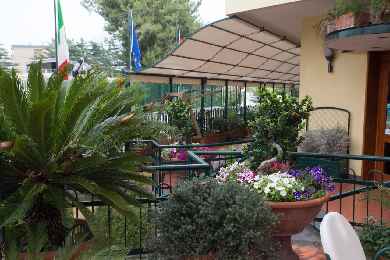 Hotel Villa Serena Castellammare di Stabia Kültér fotó