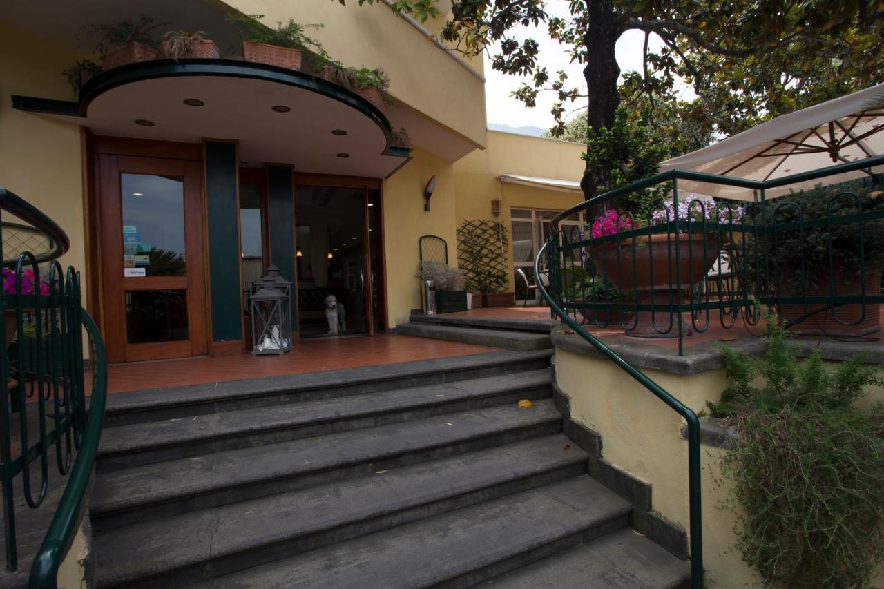 Hotel Villa Serena Castellammare di Stabia Kültér fotó