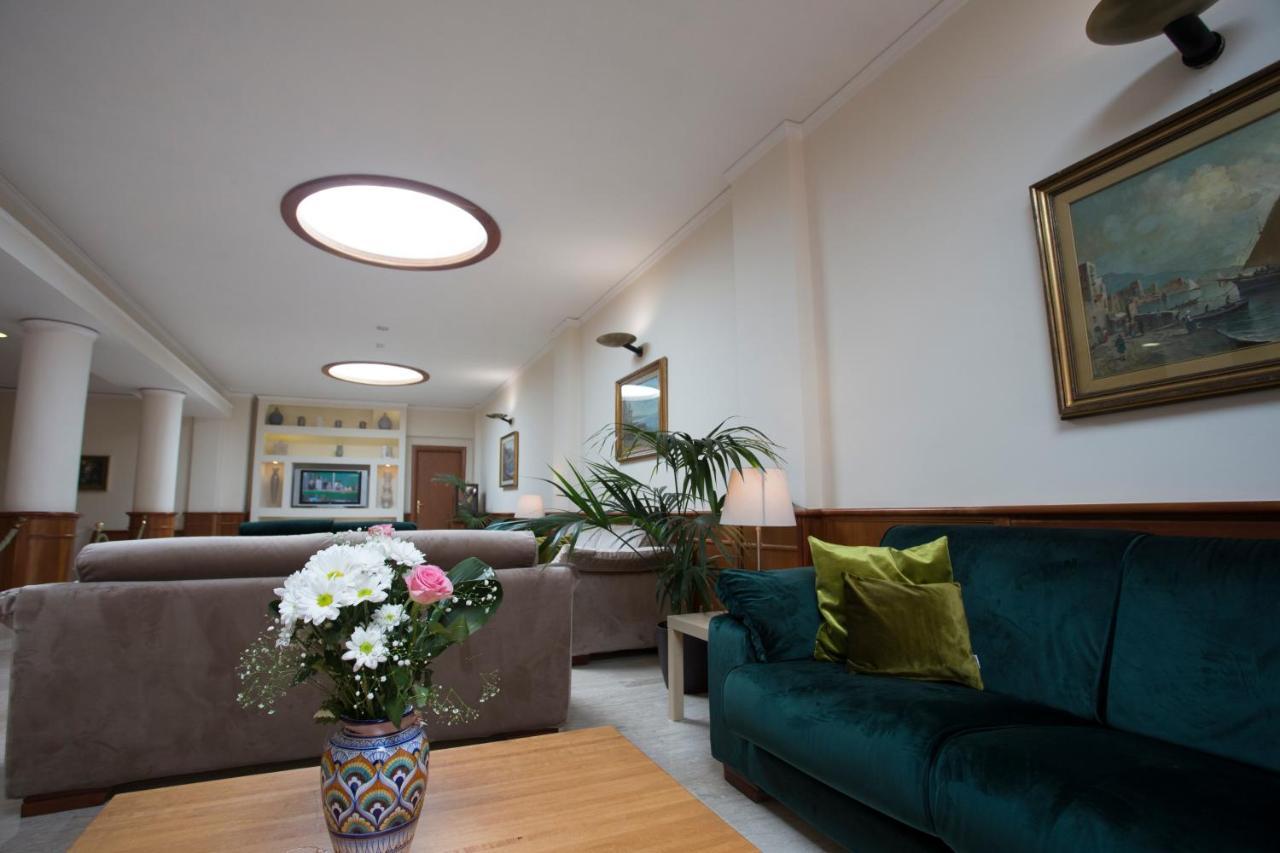 Hotel Villa Serena Castellammare di Stabia Kültér fotó