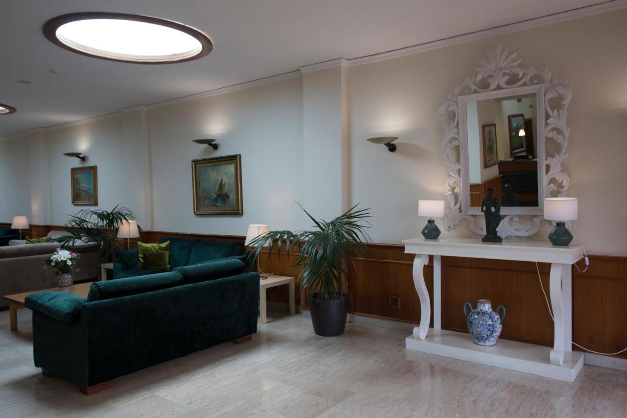 Hotel Villa Serena Castellammare di Stabia Kültér fotó