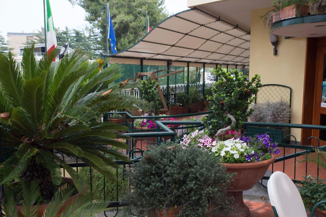 Hotel Villa Serena Castellammare di Stabia Kültér fotó
