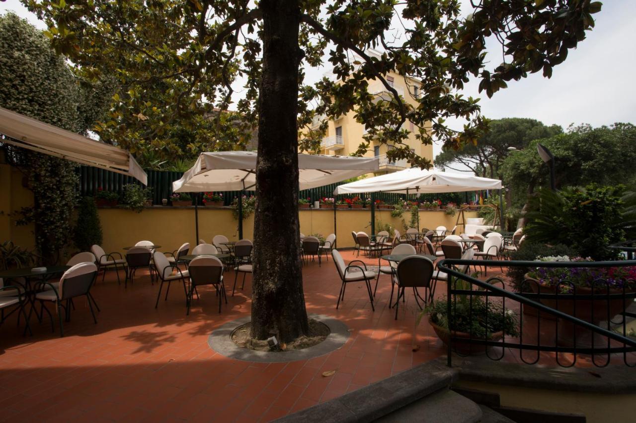 Hotel Villa Serena Castellammare di Stabia Kültér fotó