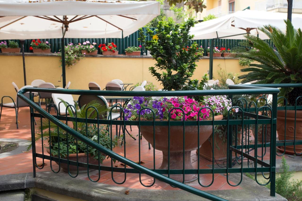 Hotel Villa Serena Castellammare di Stabia Kültér fotó