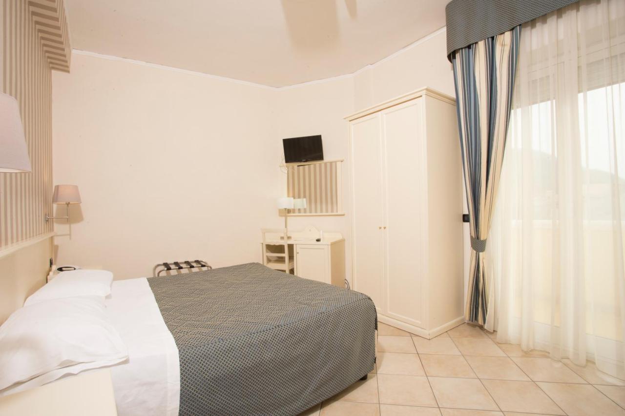 Hotel Villa Serena Castellammare di Stabia Kültér fotó