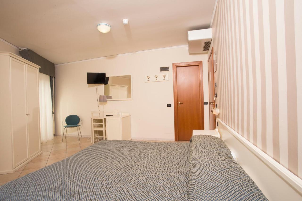 Hotel Villa Serena Castellammare di Stabia Kültér fotó
