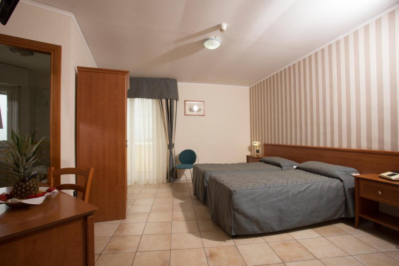 Hotel Villa Serena Castellammare di Stabia Kültér fotó