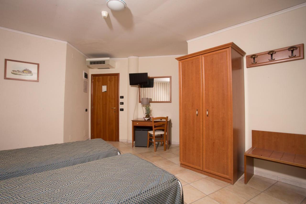 Hotel Villa Serena Castellammare di Stabia Kültér fotó