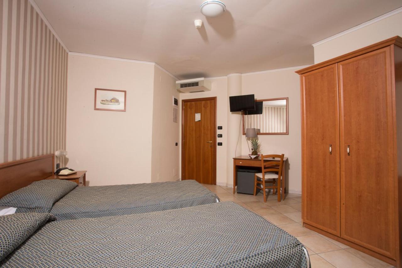 Hotel Villa Serena Castellammare di Stabia Kültér fotó