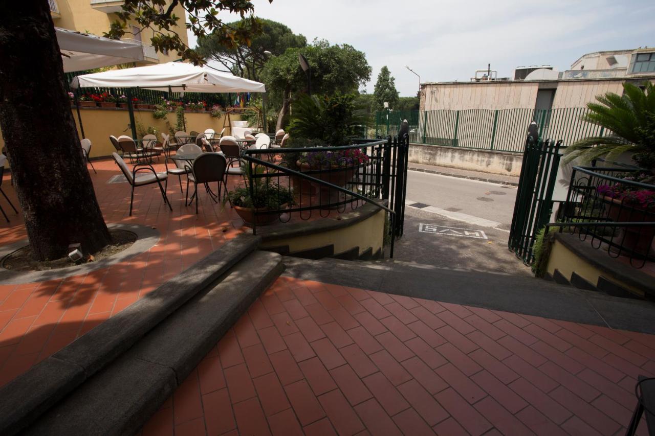 Hotel Villa Serena Castellammare di Stabia Kültér fotó