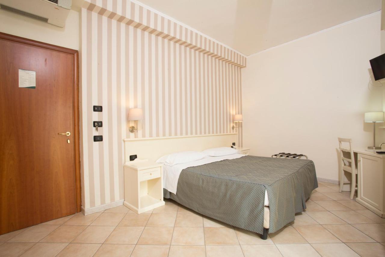 Hotel Villa Serena Castellammare di Stabia Kültér fotó