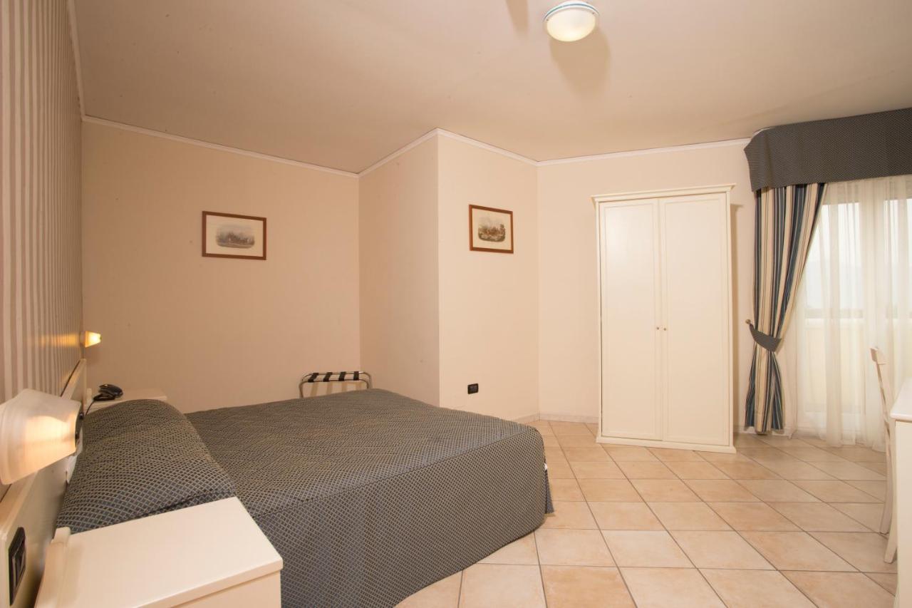 Hotel Villa Serena Castellammare di Stabia Kültér fotó
