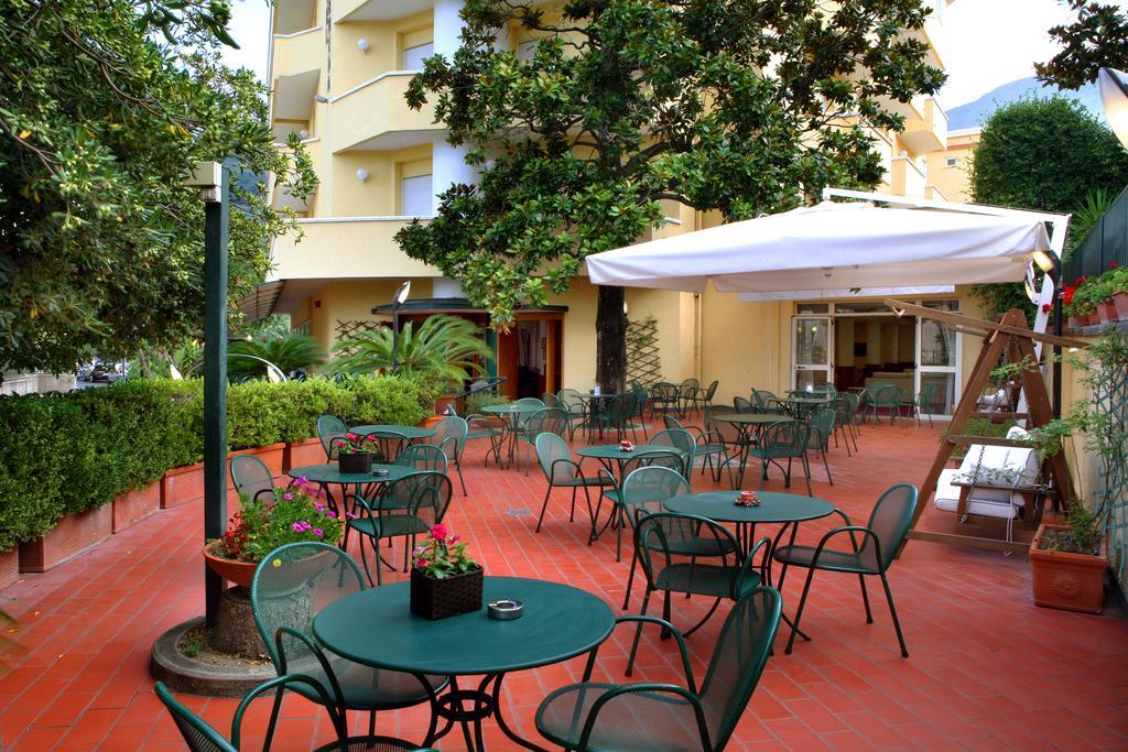 Hotel Villa Serena Castellammare di Stabia Kültér fotó