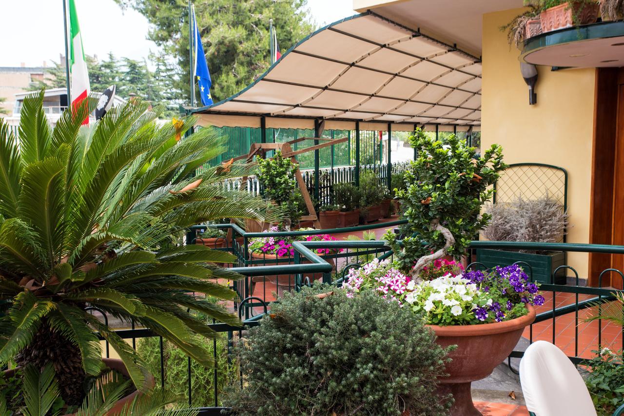 Hotel Villa Serena Castellammare di Stabia Kültér fotó