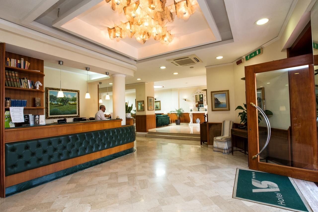 Hotel Villa Serena Castellammare di Stabia Kültér fotó