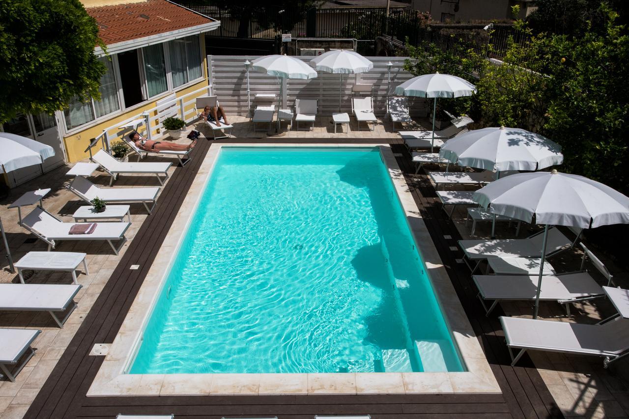 Hotel Villa Serena Castellammare di Stabia Kültér fotó
