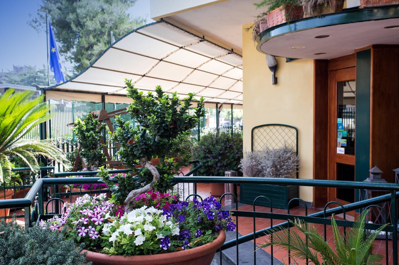 Hotel Villa Serena Castellammare di Stabia Kültér fotó