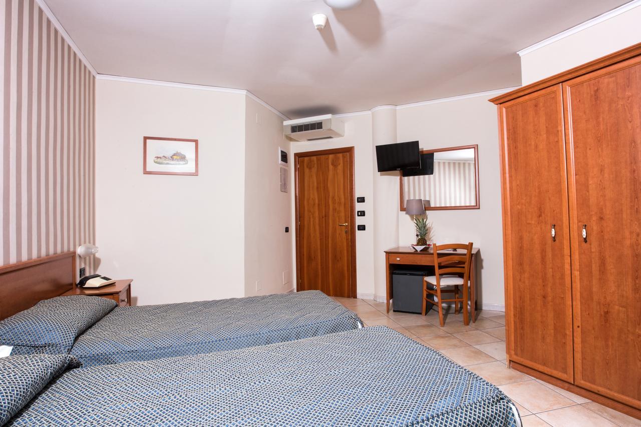 Hotel Villa Serena Castellammare di Stabia Kültér fotó